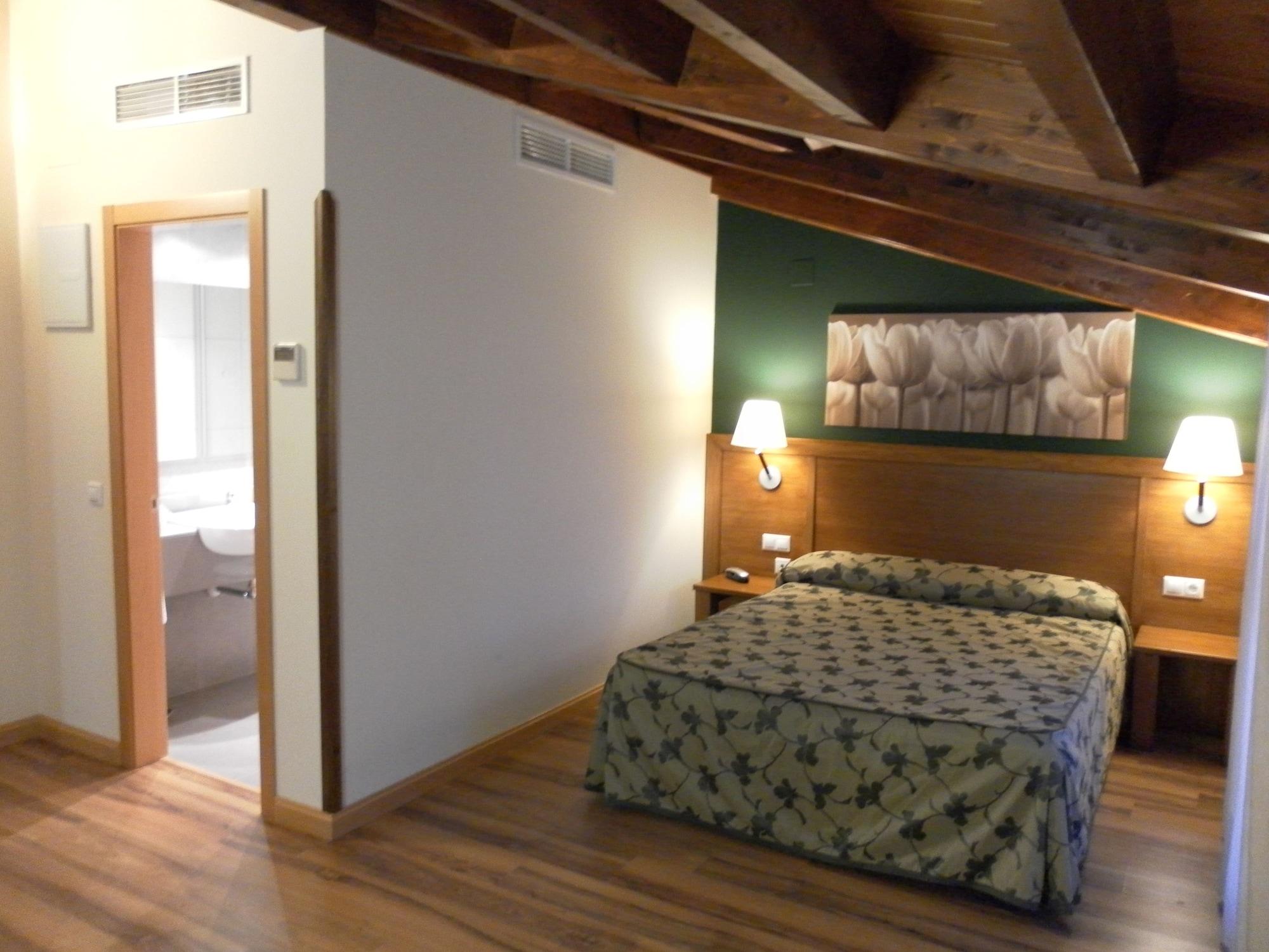 Hotel Milagros Rio Riaza Luaran gambar
