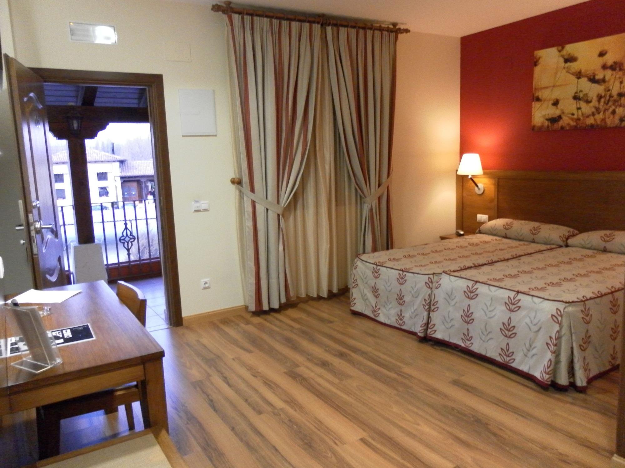 Hotel Milagros Rio Riaza Luaran gambar