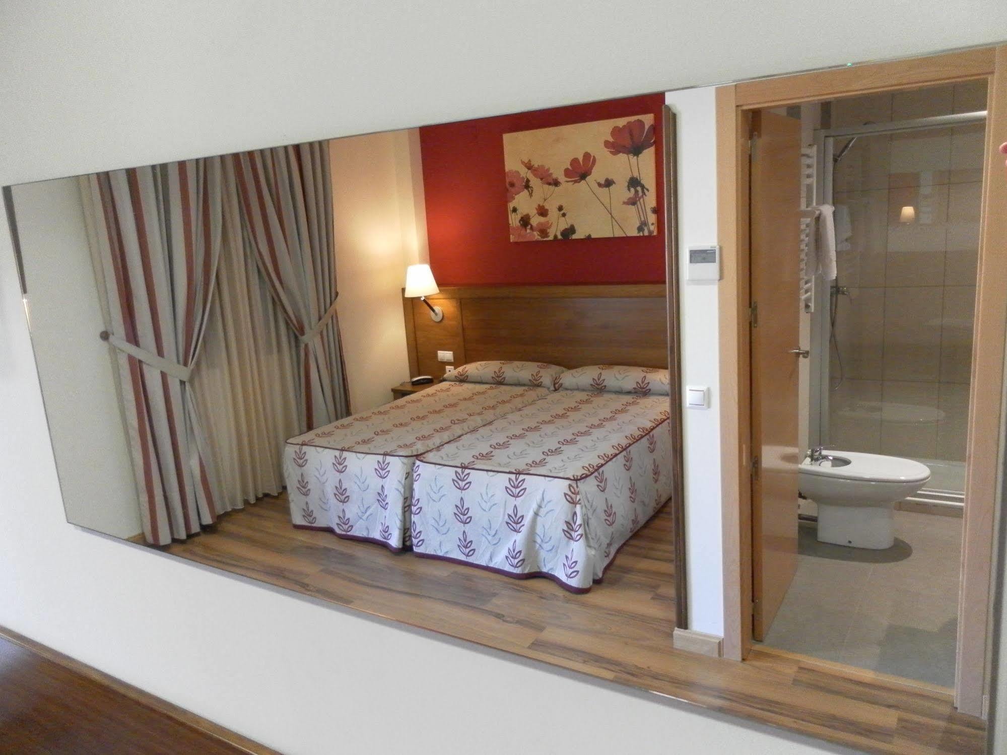 Hotel Milagros Rio Riaza Luaran gambar
